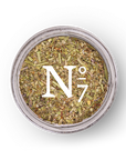 On peut voir l'intérieur d'un pot de La pincée Été No.7.