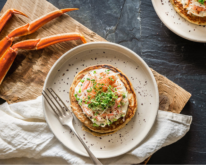 Blinis au crabe des neiges, mayo maison et pousses