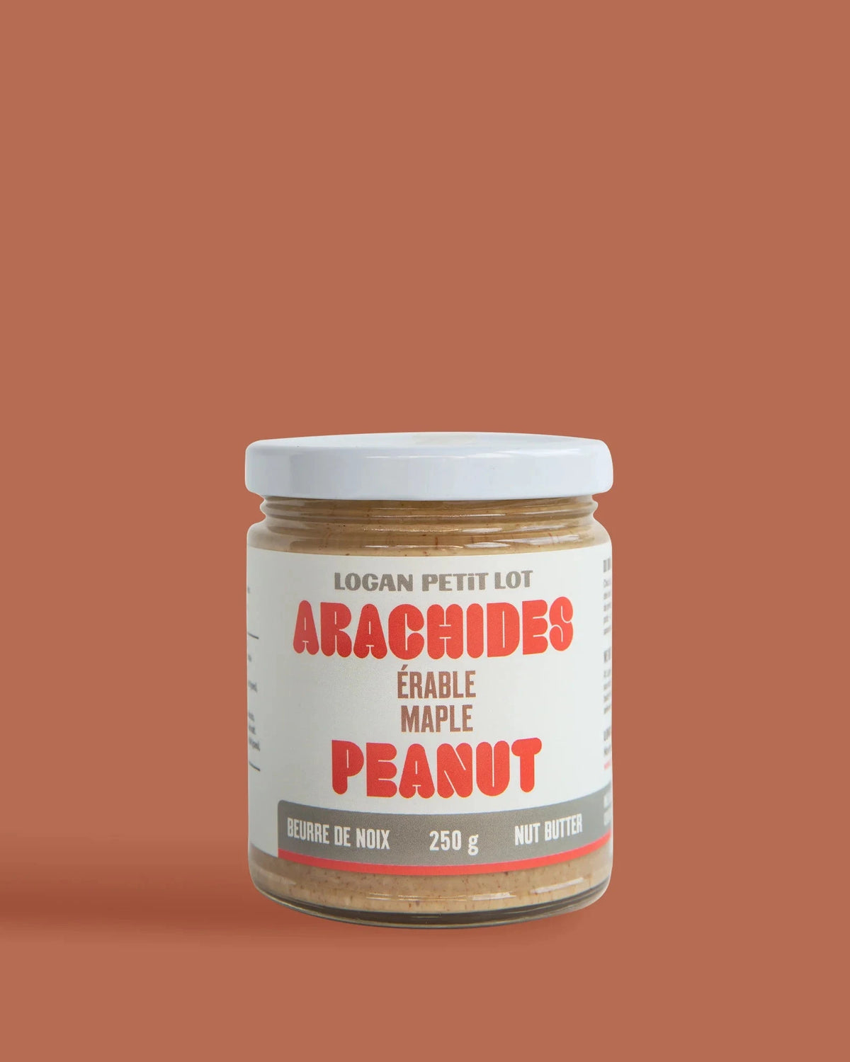 Un pot de beurre d'arachides et érable de Logan petit lot.