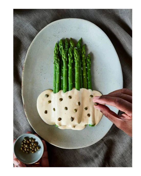 Photo d'une recette d'asperges du livre Légumes de Stelio Perombelon.