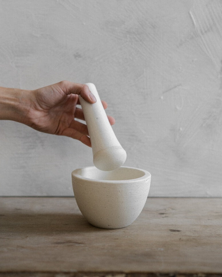 pilon-mortier-blanc-atelier-trema-lifestyle